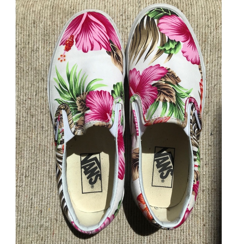 Women’s size 7 slip on Hawaiian print vans